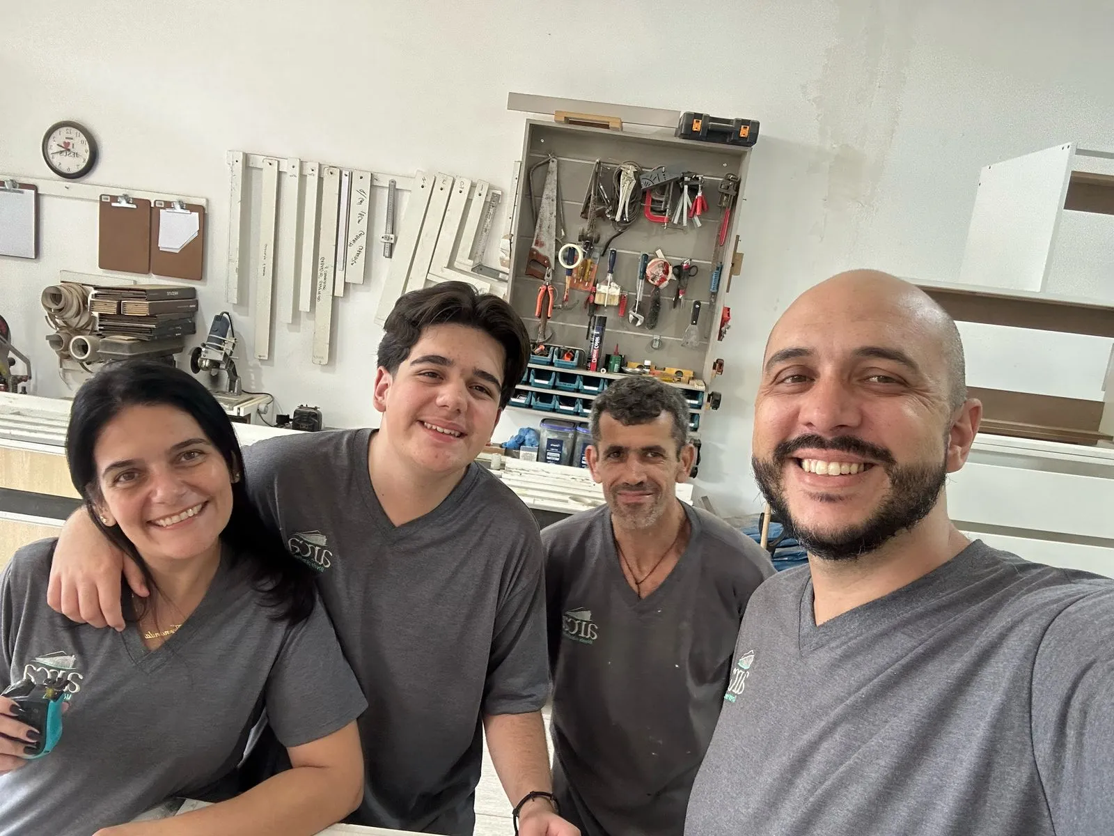 Equipe da Arca Móveis trabalhando em projeto